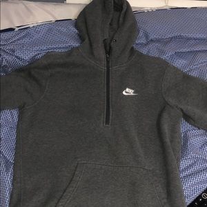 NIKE HALF ZIP HOODIE